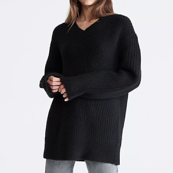 NWT Calvin Klein Relaxed Fit V-Neck Black Sweater -Merino Wool & Cozy! - Picture 1 of 11